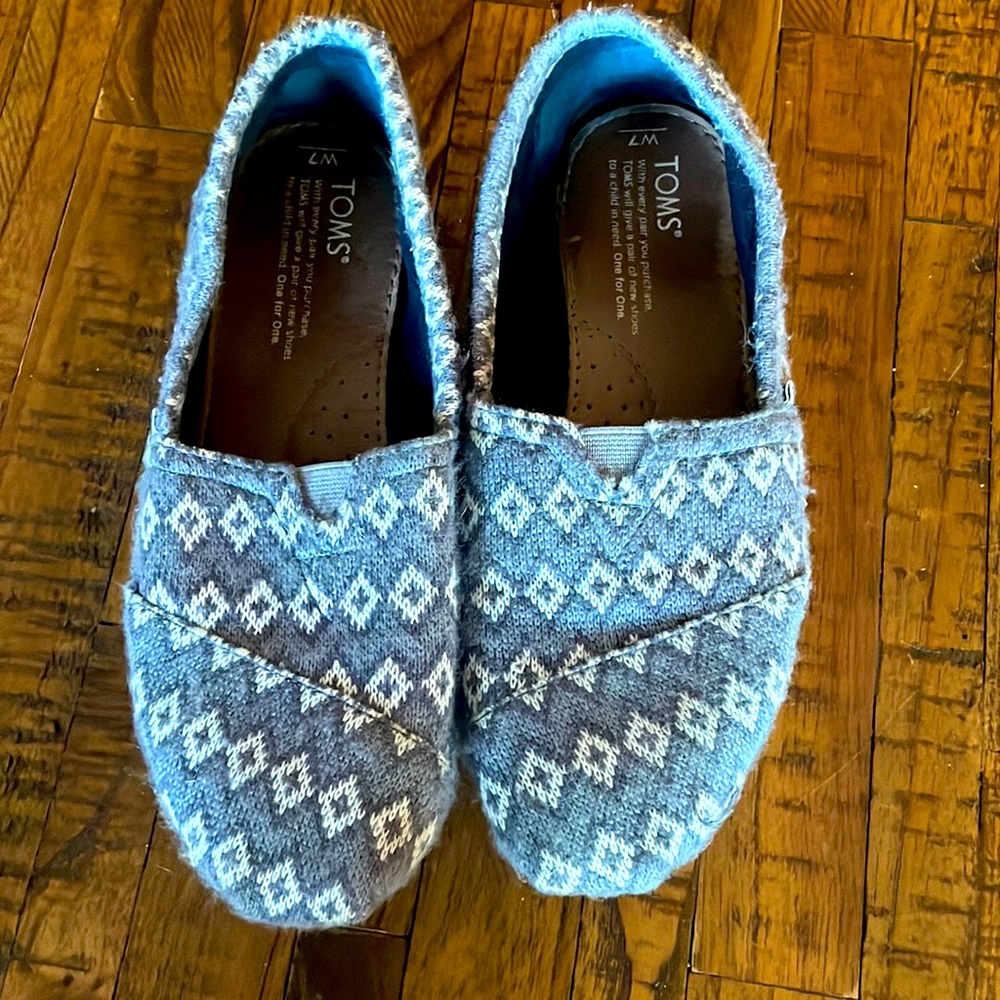 Toms Size 7 Sweater Texture Gray and Denim